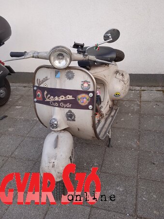 A Győrből leguruló jármű 1958 óta robog, a hétvégi buli legidősebb tagját 1947-ben gyártották (Szeli Balázs felvétele) A Győrből leguruló jármű 1958 óta robog, a hétvégi buli legidősebb tagját 1947-ben gyártották (Szeli Balázs felvétele)
