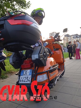 A Vespa, azaz a darázs nyergében 1946 óta sok millió olasz nőtt fel (Szeli Balázs felvétele) A Vespa, azaz a darázs nyergében 1946 óta sok millió olasz nőtt fel (Szeli Balázs felvétele)