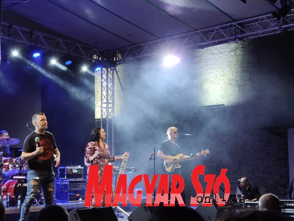 Az Ex Yu Band fellépése a nagyszínpadon... (Horváth Zsolt felvétele) Az Ex Yu Band fellépése a nagyszínpadon... (Horváth Zsolt felvétele)