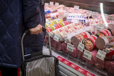 Az első eljárás az egyes élelmiszeripari termékek kiskereskedelmi értékesítésére bevezetett korlátozások tárgyában indult (Fotó: MTI)