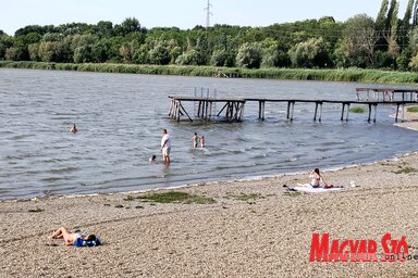 A Topolyai-tó vize kiváló fürdőzésre, és a horgászok körében is népszerű (Tóth Péter felvétele)