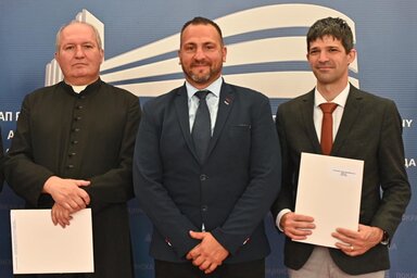 Msgr. Zsellér Attila, Kudlik Zoltán és Sutus Áron (Fotó: Ótos András)