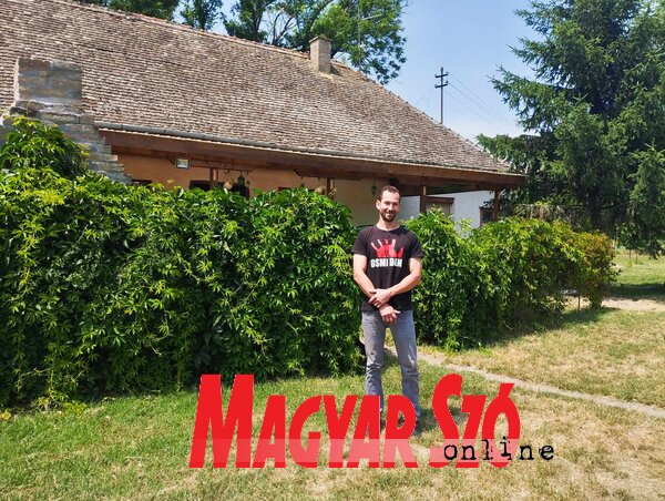 Az óbecsei Tóth Attila négy évvel ezelőtt vásárolt házat Pecesoron (Kancsár Izabella felvétele) Az óbecsei Tóth Attila négy évvel ezelőtt vásárolt házat Pecesoron (Kancsár Izabella felvétele)