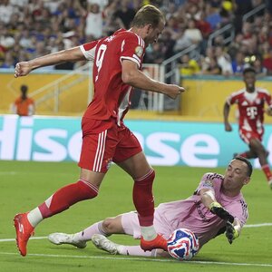 Harry Kane (pirosban) jókor volt jó helyen (Fotó: Beta/AP)