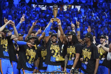 Az Oklahoma City Thunder csapata ünneplés közben (Fotó: Beta/AP)