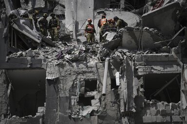 Az izraeli védelmi miniszter védelmi miniszter közölte, arra utasította a hadsereget, hogy a tűzszünet megsértésére adott válaszlépésekben vegye célba Teheránt is (Fotó: Beta/AP)