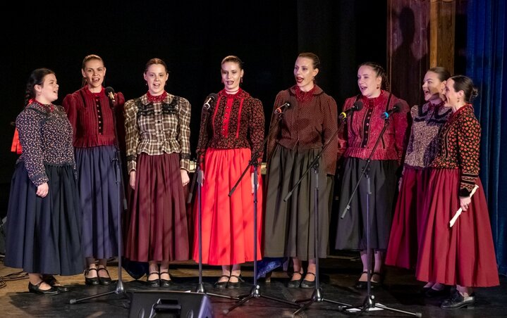 Húszéves a Szajkó énekcsoport (Lakatos János) Húszéves a Szajkó énekcsoport (Lakatos János)