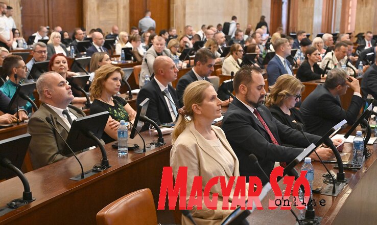A VMSZ frakciója támogatta a kinevezéseket és a zárszámadás elfogadását is (Ótos András felvétele) A VMSZ frakciója támogatta a kinevezéseket és a zárszámadás elfogadását is (Ótos András felvétele)