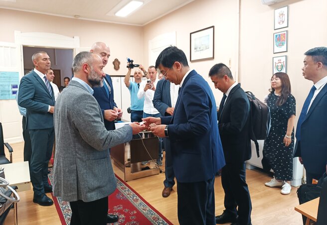 Szatmári Adrián és dr. Nenad Ivanišević fogadja a vendégeket (Kazinczy Paszterkó Diana felvétele) Szatmári Adrián és dr. Nenad Ivanišević fogadja a vendégeket (Kazinczy Paszterkó Diana felvétele)