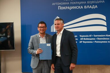 A szerződés aláírásakor Mladen Bogdan polgármester képviselte Nagykikindát (Fotó: Nagykikindai önkormányzat)