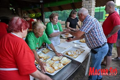 A lángos hungarikum (Fotó: Molnár Edvárd felvétele)