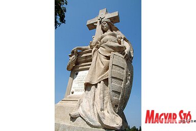 Törökbecsei Hungária szobor (Fotó: Mák Ferenc)