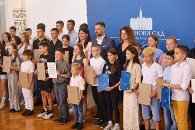 A Vid-napi díjat azok a diákok kapják, akik országos és nemzetközi versenyeken kiemelkedő eredményeket érnek el (Fotó: novisad.rs)