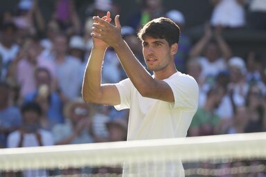 A címvédő Carlos Alcaraz csak drámai csatában nyert az olasz veterán Fabio Fognini ellen (Fotó: Beta/AP)