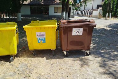 A barna tárolóba kizárólag növényi hulladék tehető (Komgrad Kommunális Közvállalat)