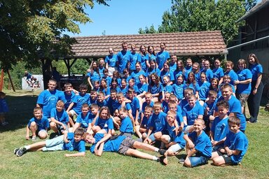A tábor iskolás csapata és a szervezők, segítők egy része (Kazinczy Paszterkó Diana)