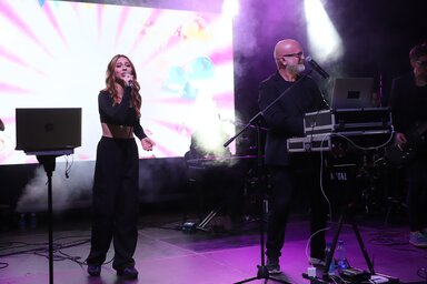 Döbrösi Laura a Dombos Festen (Lakatos János)
