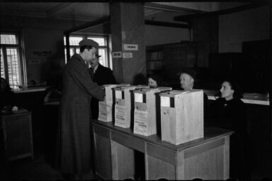 Szavazóhely 1945-ben / bbc.com