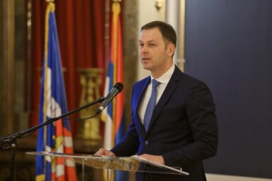 A tárcavezető szerint a GDP-növekedés alacsonyabb lesz a válság és a blokádok miatt (Fotó: Beta)