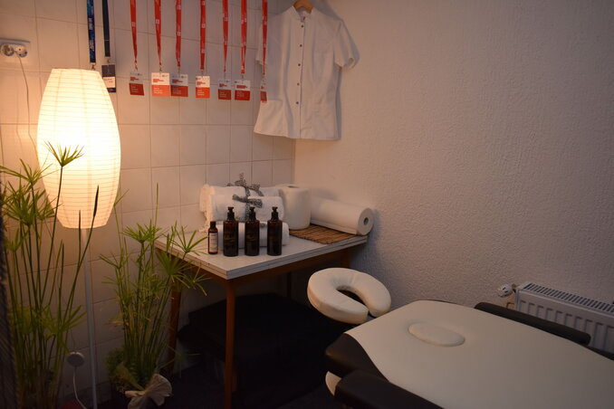 Relaxációs és gyógyító masszázs, elmélyülést segítő környezetben (Ágyin Kanizsai Nicolette fotóarchívuma) Relaxációs és gyógyító masszázs, elmélyülést segítő környezetben (Ágyin Kanizsai Nicolette fotóarchívuma)