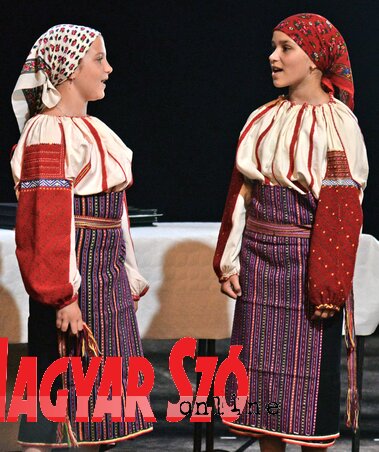 A megnyitót sokrétű program
színesítette (Fotó: Dávid Csilla felvétele) A megnyitót sokrétű program
színesítette (Fotó: Dávid Csilla felvétele)