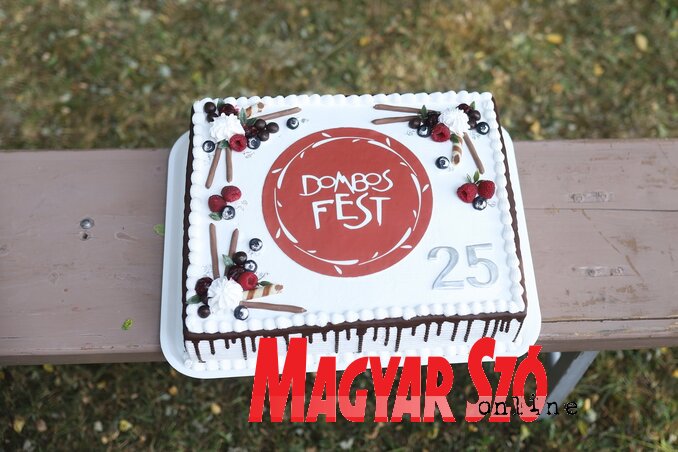 Az idén 25 éves a Dombos Fest (Lakatos János felvétele) Az idén 25 éves a Dombos Fest (Lakatos János felvétele)