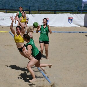 A strandkézilabda-torna nagy sikert aratott a sportkedvelők körében (Fotó: Tóth Tibor felvétele)