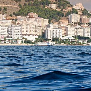 Az árak verhetetlenek, sokakat ez vonzza, amikor Albániát választják: Sarandë, a déli nyaralóhely (Fotó: Pexels)