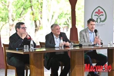 A rendszerváltás óta hova jutott a Kárpát-medencei magyarság? címmel zajlott a IV. Nyárhangoló Fesztivál közéleti beszélgetése (Fotó: Ótos András felvétele)