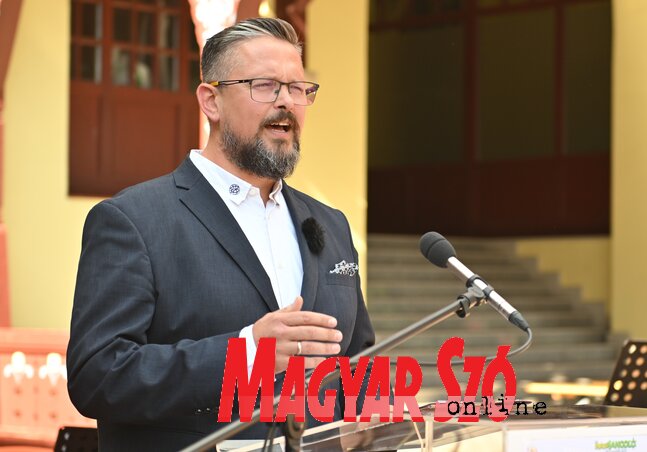 Juhász Bálint (Fotó: Ótos András felvétele) Juhász Bálint (Fotó: Ótos András felvétele)