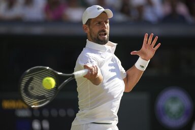 A 24-szeres Grand Slam-tornagyőztes három sima játszmában szenvedett vereséget (Fotó: Beta/AP/Kin Cheung)