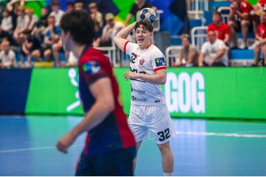 Apró Botond idén már a veszprémi U20-as csapatban jeleskedett, mától pedig a magyar U19-es válogatottal készül a korosztályos világbajnokságra (Fotó: facebook.com/VeszpremHandballAcademy)