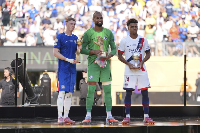 Cole Palmer, Robert Sánchez és Désiré Doué (Fotó: Beta/AP) Cole Palmer, Robert Sánchez és Désiré Doué (Fotó: Beta/AP)