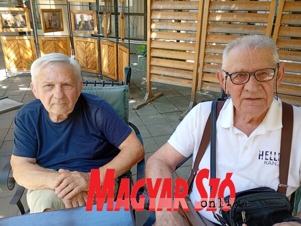 Körmöczi József és Puskás Károly ma is szívesen emlékeznek azokra az időkre (Fotó: Bajić Jenei Klementina) Körmöczi József és Puskás Károly ma is szívesen emlékeznek azokra az időkre (Fotó: Bajić Jenei Klementina)