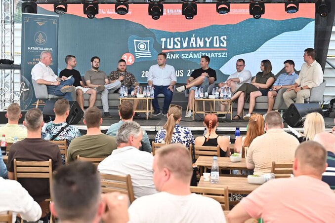 Hegedűs Zoltán, Brassai Hunor, Bagi Barna, Karpinecz Krisztián, Mohácsy István, Halmay Gábor, Sörös Andor, Szilágyi Dóra-Emese, Bogar Patrik, Iván Tamás (Fotó: Ótos András) Hegedűs Zoltán, Brassai Hunor, Bagi Barna, Karpinecz Krisztián, Mohácsy István, Halmay Gábor, Sörös Andor, Szilágyi Dóra-Emese, Bogar Patrik, Iván Tamás (Fotó: Ótos András)
