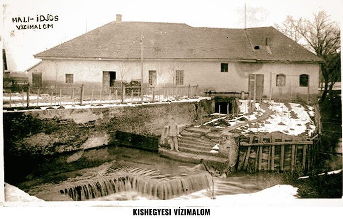 Vízimalom a Krivaja folyón egykor, a képen láthatónak a romjai ma is megvannak a Halász utcában Kishegyesen Vízimalom a Krivaja folyón egykor, a képen láthatónak a romjai ma is megvannak a Halász utcában Kishegyesen