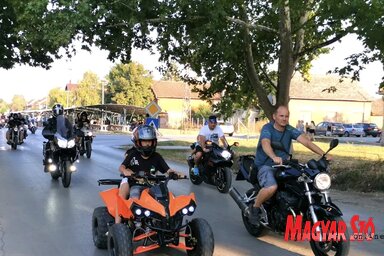 17 órától motoros felvonulás Temerin utcáin... (Kasza Jennifer régebben készült fotói)