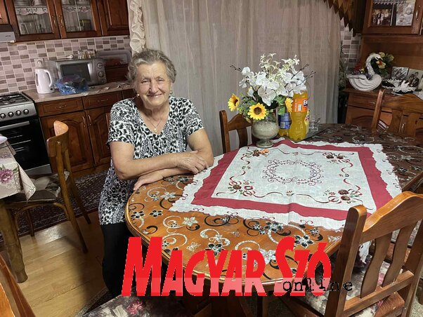 Burány Katalin az egyik legidősebb, ugyanakkor az egyik legenergikusabb személy a faluban (Fotó: Kancsár Izabella) Burány Katalin az egyik legidősebb, ugyanakkor az egyik legenergikusabb személy a faluban (Fotó: Kancsár Izabella)