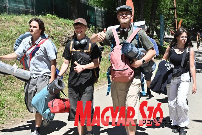 Mindenki máskor jön, de ugyanoda tart: a közösségbe (Ótos András felvétele) Mindenki máskor jön, de ugyanoda tart: a közösségbe (Ótos András felvétele)