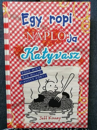 Az olvasás menő – főleg, ha Ropi naplóját tartod a kezedben! (Fotó: Csík Mónika) Az olvasás menő – főleg, ha Ropi naplóját tartod a kezedben! (Fotó: Csík Mónika)