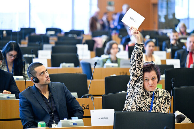 Részt vesz az Európai Parlament szavazásán (Fotó: Európai Parlament) Részt vesz az Európai Parlament szavazásán (Fotó: Európai Parlament)