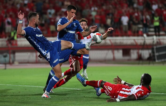 A Crvena zvezda emberhátrányban is állta a sarat (Fotó: Beta/AP)