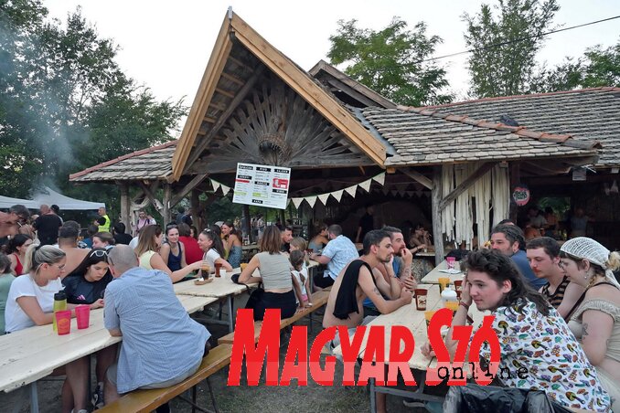 Délutáni fesztiválhangulat (Molnár Edvárd felvétele) Délutáni fesztiválhangulat (Molnár Edvárd felvétele)