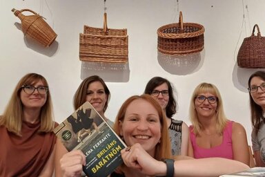 Történetek, gondolatok és barátságok születnek a temerini Book Club élénk beszélgetésein a TAKT Alkotóház otthonos falai között