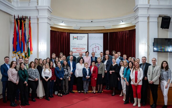 A Vajdasági Magyar Jogászegylet által szervezett konferencián (Fotó: Szilágyi Edit archívuma) A Vajdasági Magyar Jogászegylet által szervezett konferencián (Fotó: Szilágyi Edit archívuma)