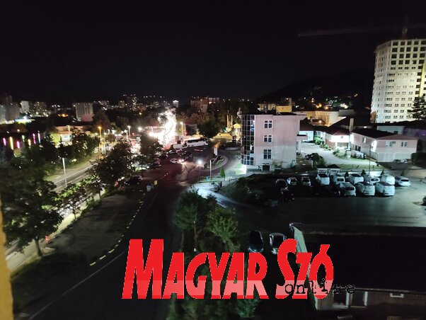 Tuzla éjszakai madártávlatból (Horváth Zsolt felvétele) Tuzla éjszakai madártávlatból (Horváth Zsolt felvétele)