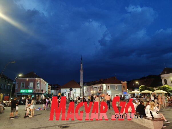 A Szabadság tér éjszaka (Horváth Zsolt felvétele) A Szabadság tér éjszaka (Horváth Zsolt felvétele)