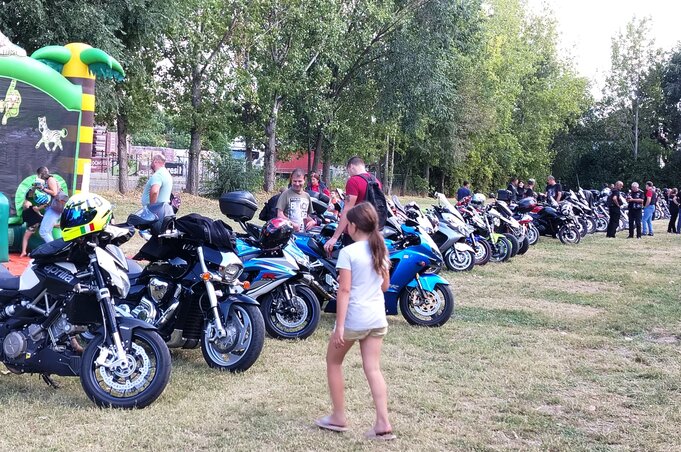 Százával parkoltak a motorok a vásártéren Százával parkoltak a motorok a vásártéren