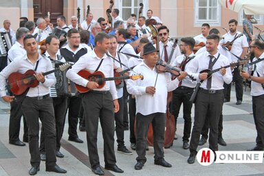 Az idén fiákerek vonulnak majd végig Újvidék utcáin a belvárosi Tamburamúzeumtól a SPENS-ig (Fotó: Ótos András felvétele)
