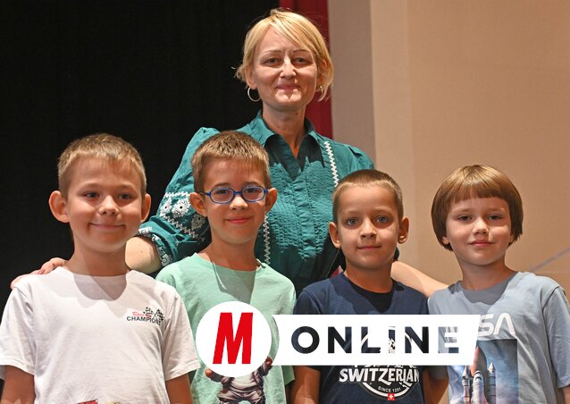 Gavrilov Mónika a József Attila Általános Iskolában 4 diák tanítónője (Fotó: Ótos András felvétele) Gavrilov Mónika a József Attila Általános Iskolában 4 diák tanítónője (Fotó: Ótos András felvétele)